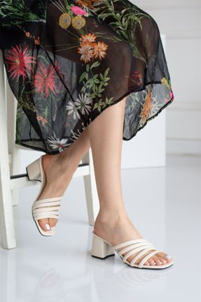 کفش پاشنه بلند کلاسیک بژ زنانه چرم مصنوعی پاشنه ضخیم پاشنه متوسط ( 5 - 9 cm ) کد 242844228