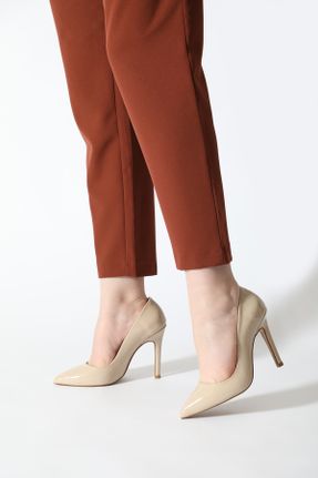 کفش پاشنه بلند کلاسیک بژ زنانه چرم لاکی پاشنه بلند ( +10 cm) پاشنه نازک کد 76204971