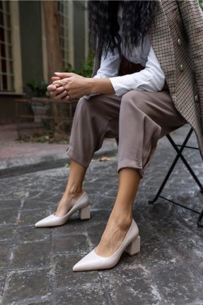 کفش پاشنه بلند کلاسیک بژ زنانه چرم مصنوعی پاشنه متوسط ( 5 - 9 cm ) پاشنه ضخیم کد 201966513