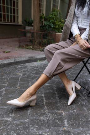 کفش پاشنه بلند کلاسیک بژ زنانه چرم مصنوعی پاشنه متوسط ( 5 - 9 cm ) پاشنه ضخیم کد 201966513