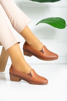 کفش کلاسیک قهوه ای زنانه چرم طبیعی پاشنه کوتاه ( 4 - 1 cm ) کد 70772658