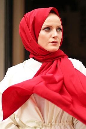 شال قرمز زنانه Medine İpeği Stella - کد 40726437