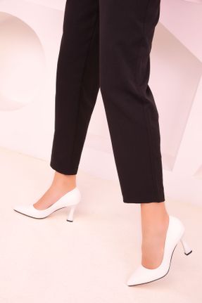کفش پاشنه بلند کلاسیک سفید زنانه چرم مصنوعی پاشنه نازک پاشنه متوسط ( 5 - 9 cm ) کد 466844533