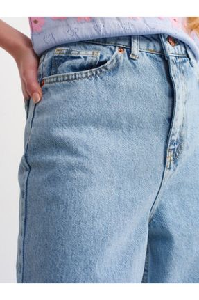 شلوار جین آبی زنانه پاچه لوله ای فاق بلند ساده جوان کد 470375558