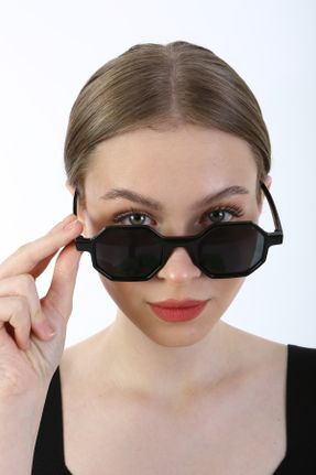 عینک آفتابی مشکی زنانه 50 UV400 مات هندسی کد 473157133