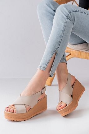 کفش پاشنه بلند پر بژ زنانه پاشنه متوسط (5-9 سانتی متر) Lanina - کد 650307685