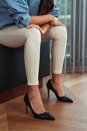 کفش پاشنه بلند کلاسیک مشکی زنانه چرم مصنوعی NİŞANTAŞI SHOES - کد 371374796