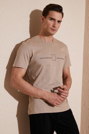 تی شرت قهوه ای مردانه رگولار یقه گرد طراحی کد 669873832