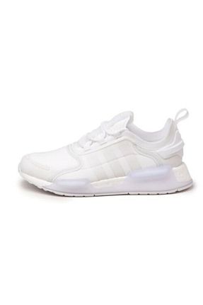 کفش پیاده روی سفید مردانه adidas - کد 691050396