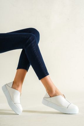 کفش اسنیکر سفید زنانه چرم اصل PASSAGE SHOES - کد 55470004
