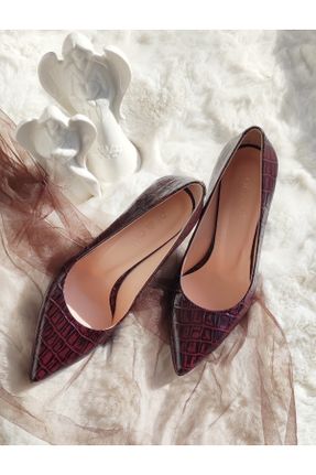 کفش پاشنه بلند کلاسیک زرشکی زنانه چرم طبیعی پاشنه نازک پاشنه متوسط ( 5 - 9 cm ) کد 90324365