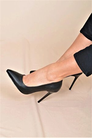 Kadın Siyah Stiletto Sivri Burun Topuklu Ayakkabı