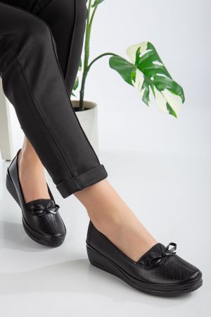 Kadın Yumuşak Ortopedik Tabanlı Siyah Esnek Fiyonklu Klasik Anne Ayakkabısı Dc10066