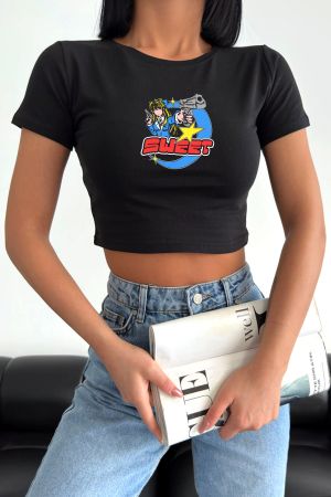 Sweet Silahlı Anime Kız Baskılı Crop T-Shirt