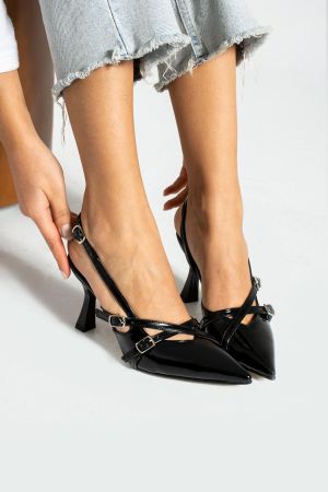 Biyana çift bantlı toka detaylı siyah rugan kadın topuklu ayakkabı