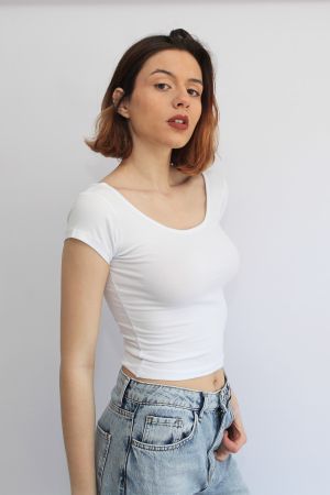 Kadın Beyaz Geniş Yaka Crop Top T-shirt