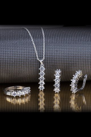 Else Silver Elmas Modeli Beş Taş Gümüş Takı Seti