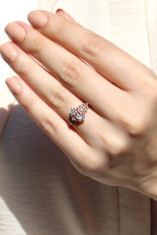 Yistandco Özel Tasarım Vintage Beyaz Topaz & Pırlanta Yüzük