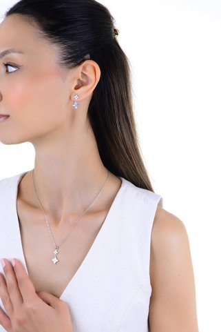 Söğütlü Silver Gümüş rodyumlu ve zirkon taşlı çiftli sallantılı yonca kolye ve küpe seti SGTL13018RODAJ