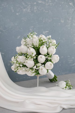Uğur Gelin Buketi Islak Lale Romantik Beyaz Gelin Buketi