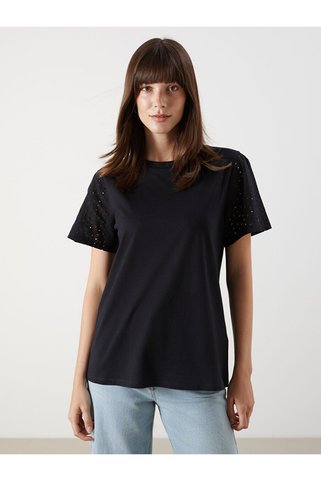 LC Waikiki Freezen Store'dan I Sıfır Roba Yaka Ajurlu Kadın T-shirt