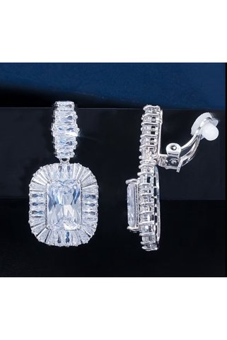 1PARÇAMAVİ 3,5cm Zirkon taşlı dikdörtgen model abiye klipsli kadın küpesi - Delik olmayan kulak içindir.
