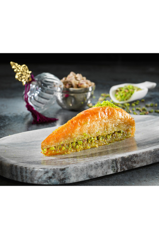 Güllüoğlu Kübban Fıstıklı Havuç Dilim Baklava - 1kg