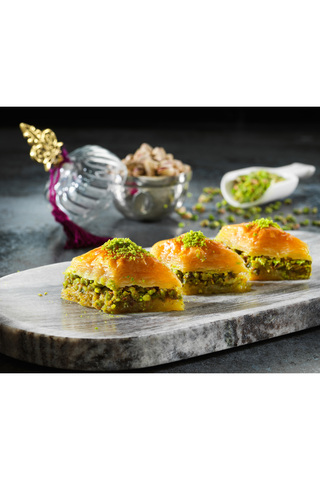 Güllüoğlu Kübban Fıstıklı Mekik Dilim Baklava - 1kg