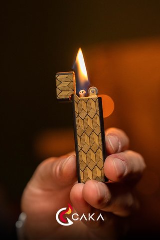 Caka Zen Serisi El Yapımı Pirinç Benzinli Çakmak Siyah Gold Motif Desenli