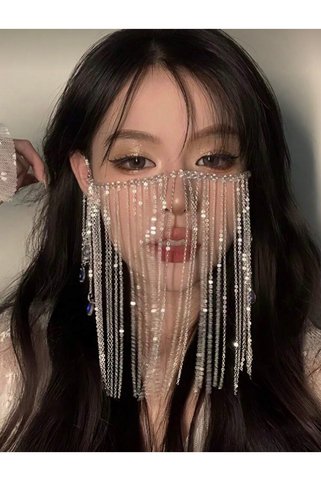 La Saade Silver Crystal Mirage Face Jewelry – Çok Zincirli, Işıltılı Couture Yüz Aksesuarı
