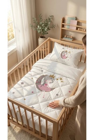 Talia Home Beyaz Ay'da Oturan Kız Desenli Bebek Beşik Uyku Seti TLABG-085