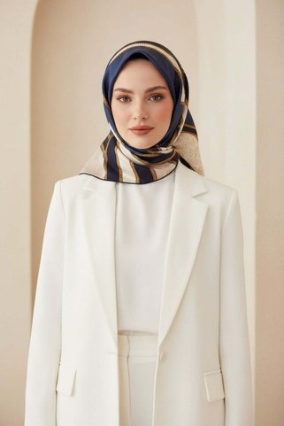 Vissona %100 Twill İpek Monogram ve Barok Desenli Lacivert - İndigo Renkli 90x90 Eşarp Dikim Şekli : El Diki