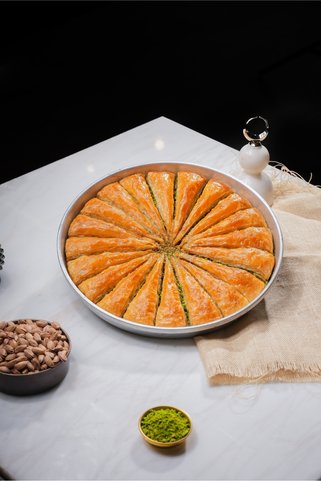 Koçak Baklava Havuç Dilimi 2 Kg Tepsi (20 Dilim) - Tepsi Bedeli Dahildir