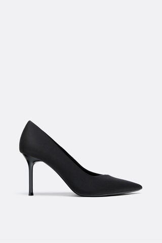 Stradivarius Basic siyah kapalı stiletto
