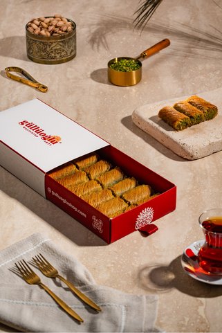 Gaziantep Güllüoğlu Fıstıklı Burma Kadayıf - Orta Boy Kutu ℮ 600 gr - (10-12 dilim)