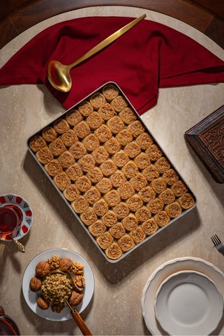 Gaziantep Güllüoğlu Cevizli Saray Sarması - Küçük Boy Tepsi ℮ 2 kg - (65–75 dilim)