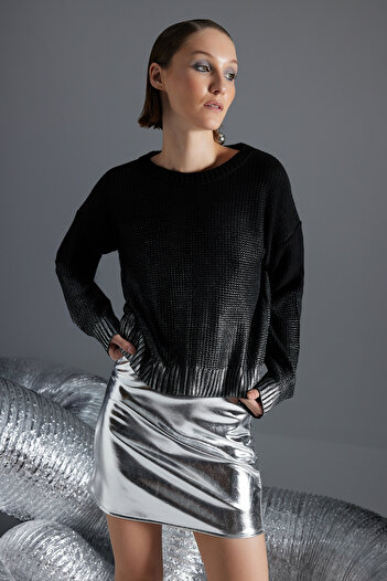 Trendyol Collection Schwarzer Strickpullover mit Foliendruck TWOAW24KZ00969