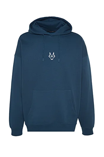 Kolekcia Trendyol Indigo vyšívaná fleecová mikina Wolf s kapucňou – Regular Fit TMNAW24sw00018