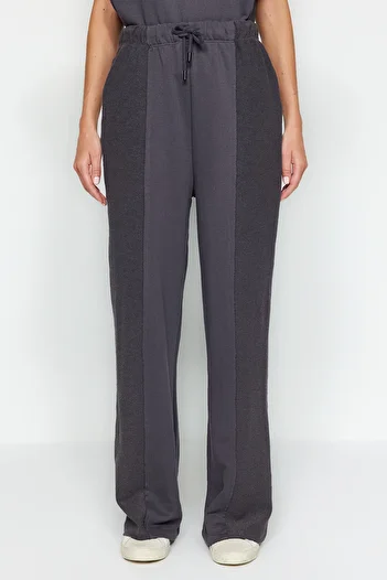 Trendyol Collection Antracitové silné pletené tepláky s vysokým pasem TWOAW24EA00015