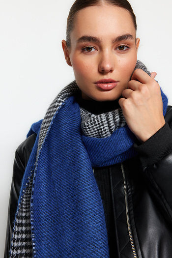 Trendyol Collection Saks Houndstooth vzorovaný měkký texturovaný šátek TWOAW24AT00007