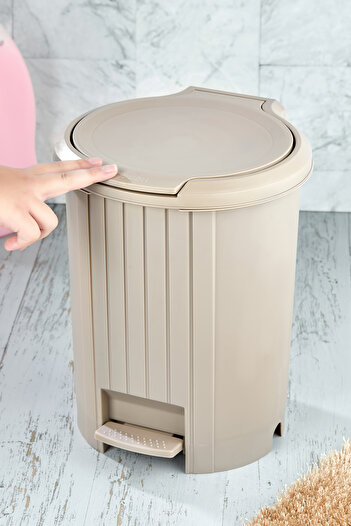 Carat Home Exclusive Push Opening Mechanism Bathroom and Kitchen Pedal Trash Can