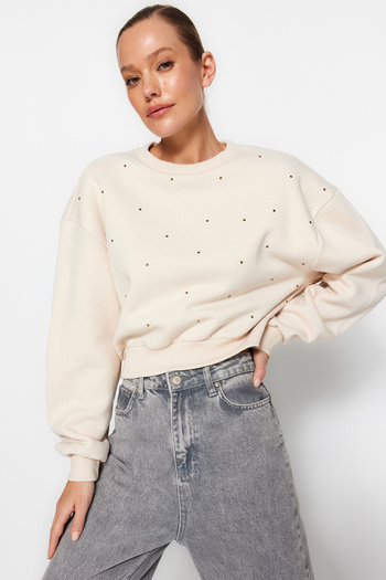 Trendyol Collection Μπεζ χοντρό φλις εσωτερικά πέτρα Λεπτομερής κανονική/κανονική εφαρμογή πλεκτό φούτερ TWOAW24SW00118