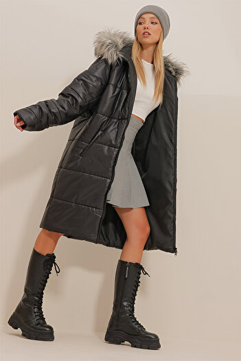 Trend Alaçatı Stili Dámský černý filetový kapesní klobouk Furry Long Puffer Coat ALC-X10977