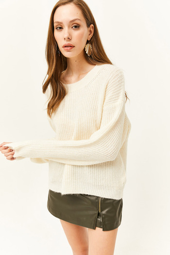 Olalook Women's Ecru Crew Neck Soft Textured Knitwear Sweater KZK-19000662