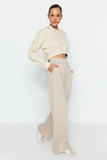 Trendyol Collection Stone Premium Soft Fabric Kapsy Široká noha/Uvolněný střih Pletené tepláky Kalhoty TWOAW24EA00012