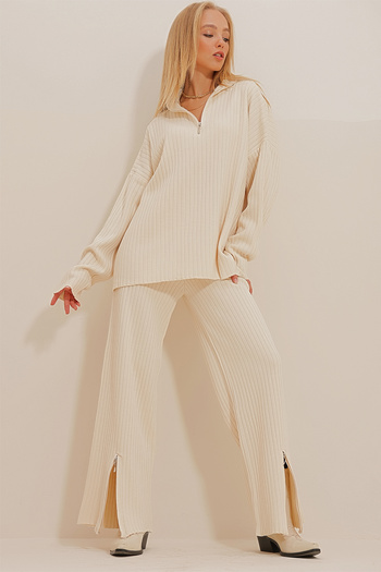 Trend Alaçatı Stili Cremefarbenes Strick-Doppelset aus Pullover und Hose mit Reißverschluss für Damen ALC-X10971