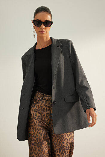Trendyol Collection Anthrazitfarbener, übergroßer, gefütterter, gewebter Premium-Blazer TWOAW24BC00046