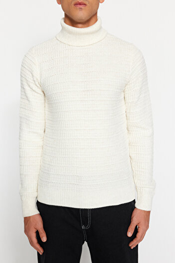 Trendyol Collection Ecru Men's Slim Fit Textured Knitwear Sweater