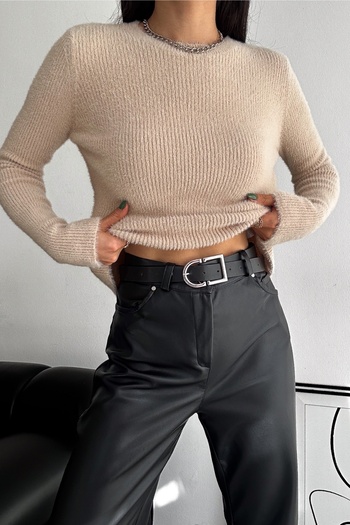 FEMELLE Women's Round Collar Standard Size Plush Knitwear Sweater