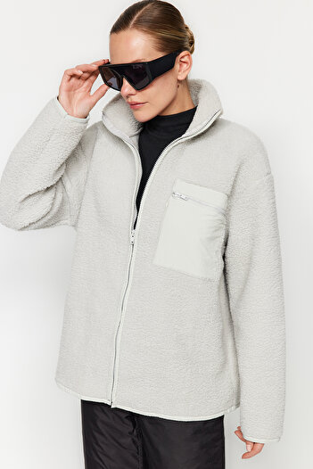 Trendyol Collection Winter Essentials Šedý Fleece Zip Stojáček Límec Dlouhý rukáv Kapsa Detailní pletená mikina TWOAW24SW00071